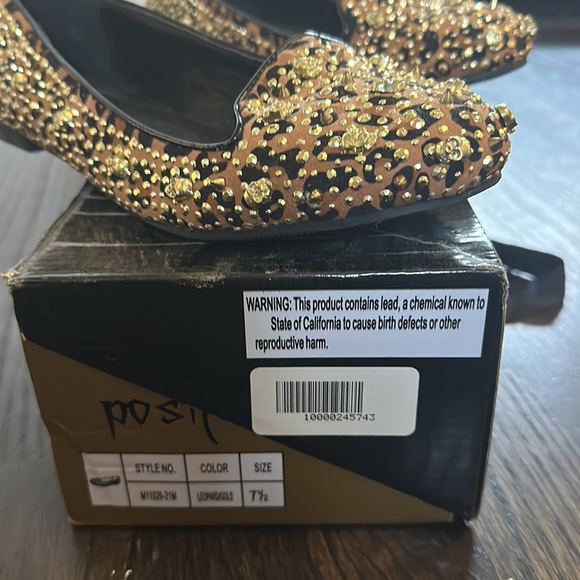Gorgeous Posh flats! Leopard, spikes and skulls...oh my ✨ - Picture 2 of 3